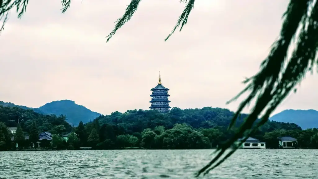 Jatigiya ka fo: n ye fɛnbɛni fɔlɔ ye, ka sariya Czech hotel brands sɛbɛ ka bɔ OnlyFans la — wan nafa, risk, ani VPN bɛɛ.