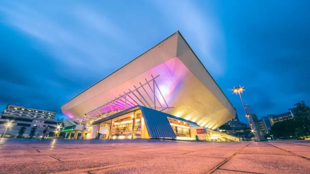 Jagora praktikal don masu talla a Mali: yadda za a gano creators daga Côte d’Ivoire a Vkontakte, tsara haɗin gwiwa, da rage haɗari a 2026.